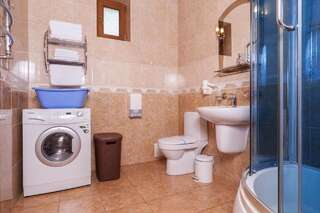 Комплексы для отдыха с коттеджами/бунгало Комплекс Отдыха Ёлки-Палки Одесса Улучшенный коттедж (для 4 взрослых)-4