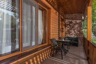 Комплексы для отдыха с коттеджами/бунгало Комплекс Отдыха Ёлки-Палки Одесса Коттедж (для 4 взрослых)-1