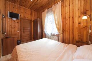 Комплексы для отдыха с коттеджами/бунгало Комплекс Отдыха Ёлки-Палки Одесса Коттедж (для 4 взрослых)-4