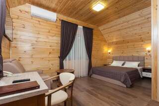 Комплексы для отдыха с коттеджами/бунгало Комплекс Отдыха Ёлки-Палки Одесса Номер-студио с террасой-3